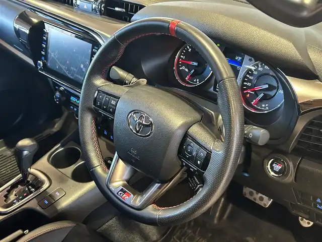 トヨタ ハイラックス Z GRスポーツ 富山県 2022(令4)年 2.8万km スーパーホワイトⅡ AERO KLAS製キャノピー/Bi-BeamLEDヘッドランプ/パノラミックビューモニター/レーダークルーズコントロール/ブリクラッシュセーフティ/レーンディパーチャーアラート/専用18インチAW/スタッドレスタイヤAWセット/ハーフレザーシート/クリアランスソナー