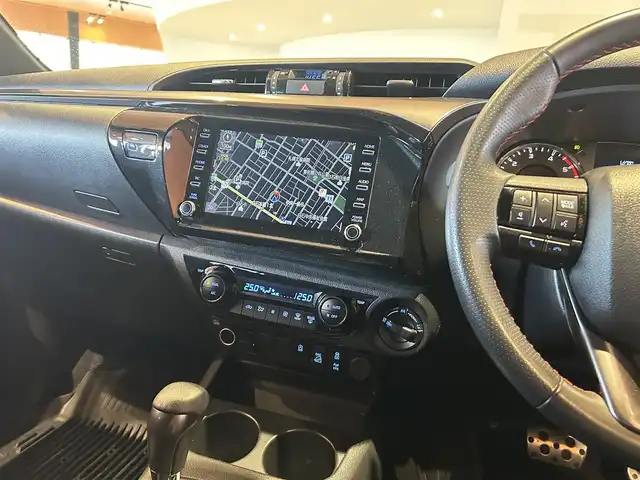 トヨタ ハイラックス Z GRスポーツ 富山県 2022(令4)年 2.8万km スーパーホワイトⅡ AERO KLAS製キャノピー/Bi-BeamLEDヘッドランプ/パノラミックビューモニター/レーダークルーズコントロール/ブリクラッシュセーフティ/レーンディパーチャーアラート/専用18インチAW/スタッドレスタイヤAWセット/ハーフレザーシート/クリアランスソナー