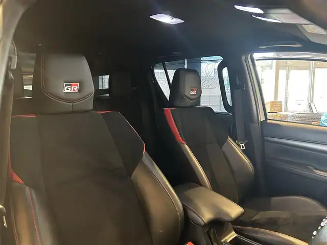 トヨタ ハイラックス Z GRスポーツ 富山県 2022(令4)年 2.8万km スーパーホワイトⅡ AERO KLAS製キャノピー/Bi-BeamLEDヘッドランプ/パノラミックビューモニター/レーダークルーズコントロール/ブリクラッシュセーフティ/レーンディパーチャーアラート/専用18インチAW/スタッドレスタイヤAWセット/ハーフレザーシート/クリアランスソナー