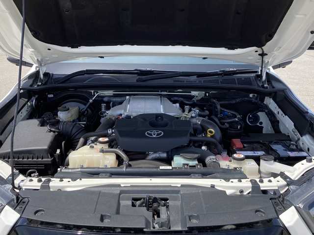 トヨタ ハイラックス Z GRスポーツ 富山県 2022(令4)年 2.8万km スーパーホワイトⅡ AERO KLAS製キャノピー/Bi-BeamLEDヘッドランプ/パノラミックビューモニター/レーダークルーズコントロール/ブリクラッシュセーフティ/レーンディパーチャーアラート/専用18インチAW/スタッドレスタイヤAWセット/ハーフレザーシート/クリアランスソナー
