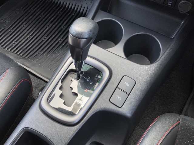 トヨタ ハイラックス Z GRスポーツ 富山県 2022(令4)年 2.8万km スーパーホワイトⅡ AERO KLAS製キャノピー/Bi-BeamLEDヘッドランプ/パノラミックビューモニター/レーダークルーズコントロール/ブリクラッシュセーフティ/レーンディパーチャーアラート/専用18インチAW/スタッドレスタイヤAWセット/ハーフレザーシート/クリアランスソナー