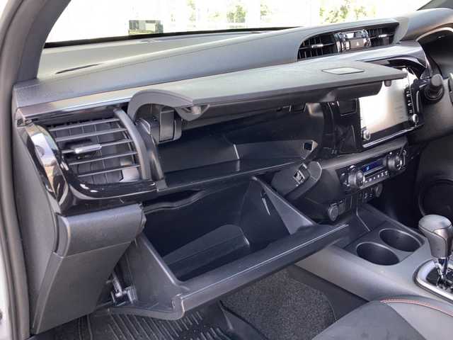 トヨタ ハイラックス Z GRスポーツ 富山県 2022(令4)年 2.8万km スーパーホワイトⅡ AERO KLAS製キャノピー/Bi-BeamLEDヘッドランプ/パノラミックビューモニター/レーダークルーズコントロール/ブリクラッシュセーフティ/レーンディパーチャーアラート/専用18インチAW/スタッドレスタイヤAWセット/ハーフレザーシート/クリアランスソナー