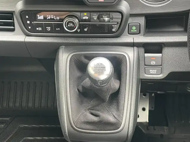 ホンダ Ｎ ＯＮＥ RS 静岡県 2022(令4)年 2.1万km 白Ⅱ 衝突軽減Ｂ　/車線逸脱警告　/ACC /FUJITSUBOマフラー　/TEIN車高調　/オートハイビーム/社外ナビ/地デジ/Bカメラ　/ステアリングスイッチ　/シートヒーター　/純正１５インチＡＷ　/リアスポイラー/スマートキー /スペアキー /保証書/取説　
