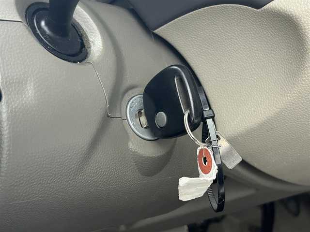 スズキ エブリイ ジョイン 愛知県 2011(平23)年 5.6万km シルキーシルバーメタリック 社外オーディオ/　(CD/AM/FM)/前席パワーウィンドウ/AC/Wエアバック/両側スライドドア/社外フロアマット/パワーステアリング/パワーウィンドウ/保証書/取扱説明書