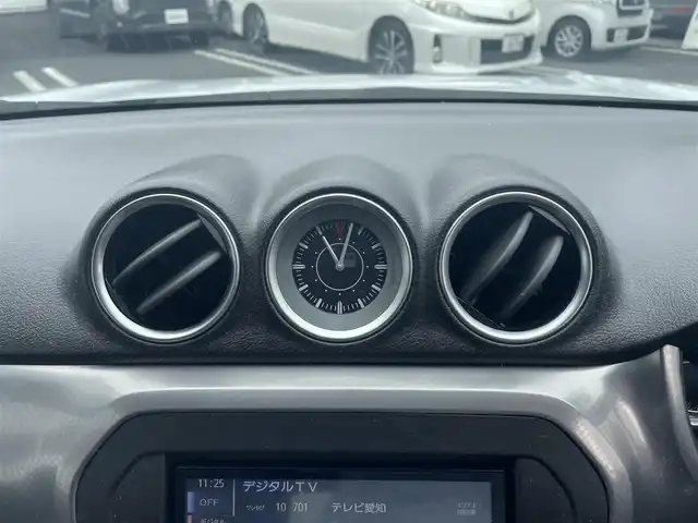スズキ エスクード 愛知県 2016(平28)年 8.2万km クールホワイトパール 社外SDナビ(FM/AM/CD/DVD/BT/HDMI/iPod/USB/ワンセグ)/衝突軽減ブレーキ/全車速追従機能付クルーズコントロール/バックカメラ/ハーフレザーシート/HIDヘッドライト/フォグランプ/電動格納ミラー/純正AW17インチ/防眩ミラー/アイドリングストップ/ETC/プッシュスタート/スマートキー/ステアリングリモコン/ハンズフリー/ABS/取扱説明書・保証書