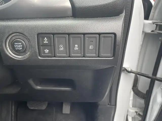 スズキ エスクード 愛知県 2016(平28)年 8.2万km クールホワイトパール 社外SDナビ(FM/AM/CD/DVD/BT/HDMI/iPod/USB/ワンセグ)/衝突軽減ブレーキ/全車速追従機能付クルーズコントロール/バックカメラ/ハーフレザーシート/HIDヘッドライト/フォグランプ/電動格納ミラー/純正AW17インチ/防眩ミラー/アイドリングストップ/ETC/プッシュスタート/スマートキー/ステアリングリモコン/ハンズフリー/ABS/取扱説明書・保証書