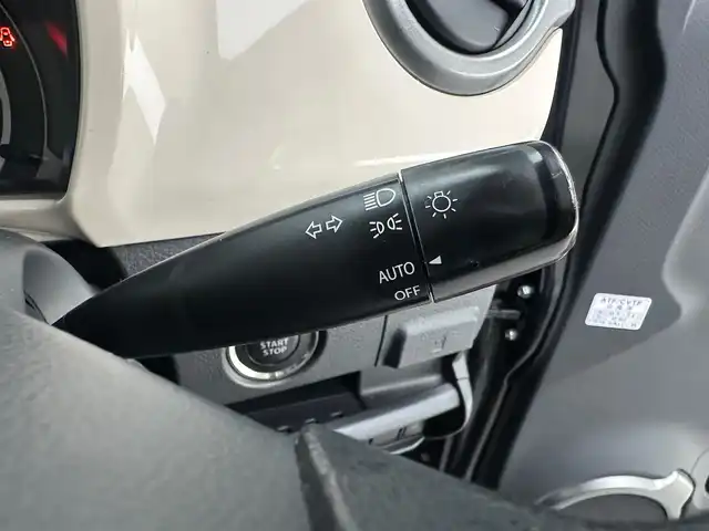 スズキ ハスラー F リミテッド Ⅱ 兵庫県 2018(平30)年 10.3万km ブルーイッシュブラックパール/シルバー2トーン 社外７インチSDナビ　（CN-RE04WD）/（AM/FM、CD、DVD、BT、フルセグ、SD）/バックカメラ/シートヒーター　（D/N席）/デュアルカメラブレーキサポート/電動格納ミラー/ウィンカーミラー/社外ETC/ドアバイザー/純正フロアマット/ISOFIX/プッシュスタート/スマートキー/HIDヘッドランプ/オートライト