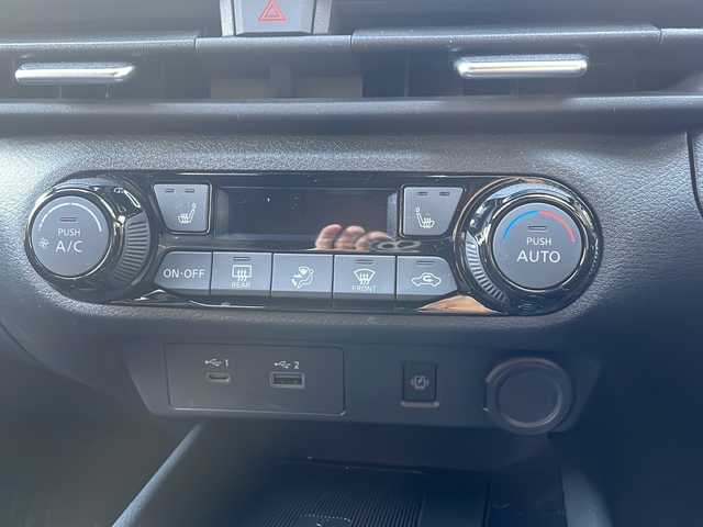 日産 オーラ ニスモ 兵庫県 2021(令3)年 2.2万km スーパーブラック ワンオーナー/Nissan connectナビゲーションシステム/　Bluetooth/HDMI/USB/AppleCarPlay/AM/FM/純正ドライブレコーダー（前後）/純正ビルトインETC2.0/アラウンドビューモニター/フルセグテレビ（走行中視聴不可）/プロパイロット/エマージェンシーブレーキ/デジタルインナーミラー/ブライドスポットモニター/オートホールド/ステアリングヒーター/シートヒーター（D+N席）/アダプティブクルーズコントロール/アンチロック・ブレーキ・システム/レーンキープアシスト/前後コーナーセンサー/横滑り防止装置/盗難防止装置/オートマチックハイビーム/LEDヘッドライト/純正フロアマット/純正アルミホイール（17インチ）/パワーステアリング/パワーウィンドウ/qi充電/スペアキー（1本）/保証書/取扱説明書