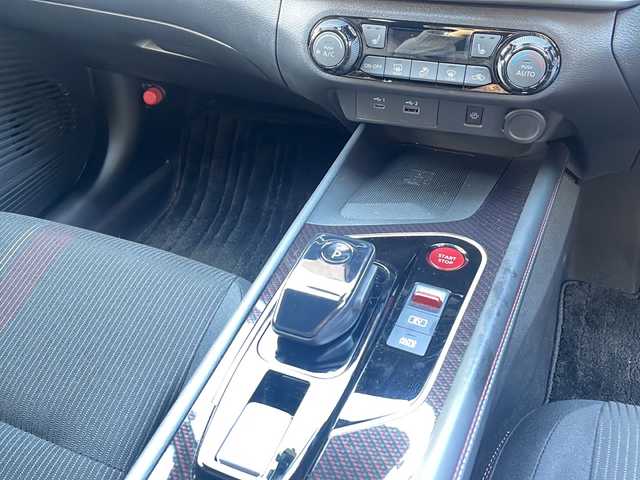 日産 オーラ ニスモ 兵庫県 2021(令3)年 2.2万km スーパーブラック ワンオーナー/Nissan connectナビゲーションシステム/　Bluetooth/HDMI/USB/AppleCarPlay/AM/FM/純正ドライブレコーダー（前後）/純正ビルトインETC2.0/アラウンドビューモニター/フルセグテレビ（走行中視聴不可）/プロパイロット/エマージェンシーブレーキ/デジタルインナーミラー/ブライドスポットモニター/オートホールド/ステアリングヒーター/シートヒーター（D+N席）/アダプティブクルーズコントロール/アンチロック・ブレーキ・システム/レーンキープアシスト/前後コーナーセンサー/横滑り防止装置/盗難防止装置/オートマチックハイビーム/LEDヘッドライト/純正フロアマット/純正アルミホイール（17インチ）/パワーステアリング/パワーウィンドウ/qi充電/スペアキー（1本）/保証書/取扱説明書