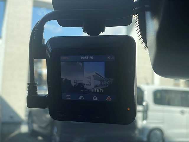 日産 オーラ ニスモ 兵庫県 2021(令3)年 2.2万km スーパーブラック ワンオーナー/Nissan connectナビゲーションシステム/　Bluetooth/HDMI/USB/AppleCarPlay/AM/FM/純正ドライブレコーダー（前後）/純正ビルトインETC2.0/アラウンドビューモニター/フルセグテレビ（走行中視聴不可）/プロパイロット/エマージェンシーブレーキ/デジタルインナーミラー/ブライドスポットモニター/オートホールド/ステアリングヒーター/シートヒーター（D+N席）/アダプティブクルーズコントロール/アンチロック・ブレーキ・システム/レーンキープアシスト/前後コーナーセンサー/横滑り防止装置/盗難防止装置/オートマチックハイビーム/LEDヘッドライト/純正フロアマット/純正アルミホイール（17インチ）/パワーステアリング/パワーウィンドウ/qi充電/スペアキー（1本）/保証書/取扱説明書