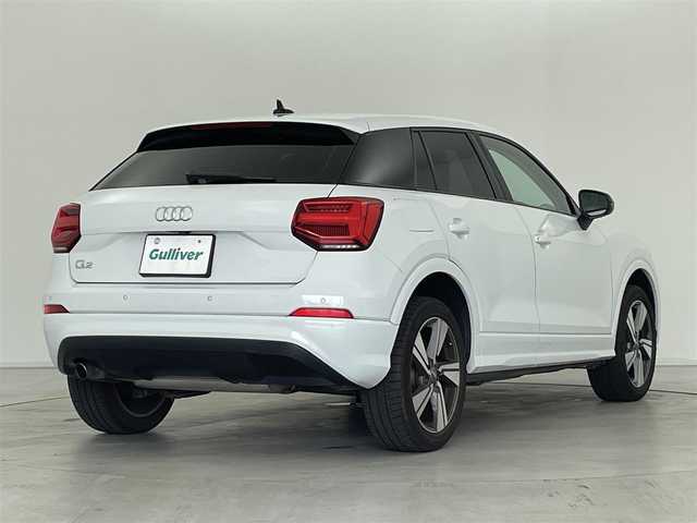 アウディ Ｑ２ 30TFSIスポーツ 群馬県 2020(令2)年 7.2万km グレイシアホワイトメタリック コンフォートパッケージ/・MMIナビゲーションシステム/・8.3インチカラーディスプレイ/・Audi connect/・スマートフィンインターフェイス/・TVチューナー/8スピーカー/・ETC車載器/Assistance＆safety/・アダプティブクルーズコントロール/・リヤビューカメラ/・エレクトロメカニカルパーキングブレーキ/・アウディホールドアシスト/・タイヤプレッシャーワーニング/・アドバンストキーシステム/アシスタンスパッケージ/・アウディアクティブレーンアシスト/・トラフィックジャムアシスト/・アウディサイドアシスト/・リヤクロストラフィックアシスト/・ハイビームアシスト/ ・アウディプレセンスベーシック/バーチャルコックピット/・12.3インチメーター/オートマチックテールゲート/LEDヘッドライト