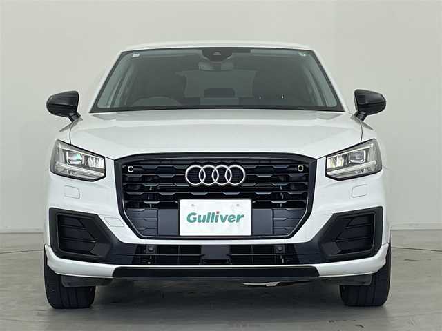 アウディ Ｑ２ 30TFSIスポーツ 群馬県 2020(令2)年 7.2万km グレイシアホワイトメタリック コンフォートパッケージ/・MMIナビゲーションシステム/・8.3インチカラーディスプレイ/・Audi connect/・スマートフィンインターフェイス/・TVチューナー/8スピーカー/・ETC車載器/Assistance＆safety/・アダプティブクルーズコントロール/・リヤビューカメラ/・エレクトロメカニカルパーキングブレーキ/・アウディホールドアシスト/・タイヤプレッシャーワーニング/・アドバンストキーシステム/アシスタンスパッケージ/・アウディアクティブレーンアシスト/・トラフィックジャムアシスト/・アウディサイドアシスト/・リヤクロストラフィックアシスト/・ハイビームアシスト/ ・アウディプレセンスベーシック/バーチャルコックピット/・12.3インチメーター/オートマチックテールゲート/LEDヘッドライト
