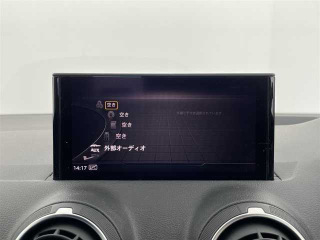 アウディ Ｑ２ 30TFSIスポーツ 群馬県 2020(令2)年 7.2万km グレイシアホワイトメタリック コンフォートパッケージ/・MMIナビゲーションシステム/・8.3インチカラーディスプレイ/・Audi connect/・スマートフィンインターフェイス/・TVチューナー/8スピーカー/・ETC車載器/Assistance＆safety/・アダプティブクルーズコントロール/・リヤビューカメラ/・エレクトロメカニカルパーキングブレーキ/・アウディホールドアシスト/・タイヤプレッシャーワーニング/・アドバンストキーシステム/アシスタンスパッケージ/・アウディアクティブレーンアシスト/・トラフィックジャムアシスト/・アウディサイドアシスト/・リヤクロストラフィックアシスト/・ハイビームアシスト/ ・アウディプレセンスベーシック/バーチャルコックピット/・12.3インチメーター/オートマチックテールゲート/LEDヘッドライト