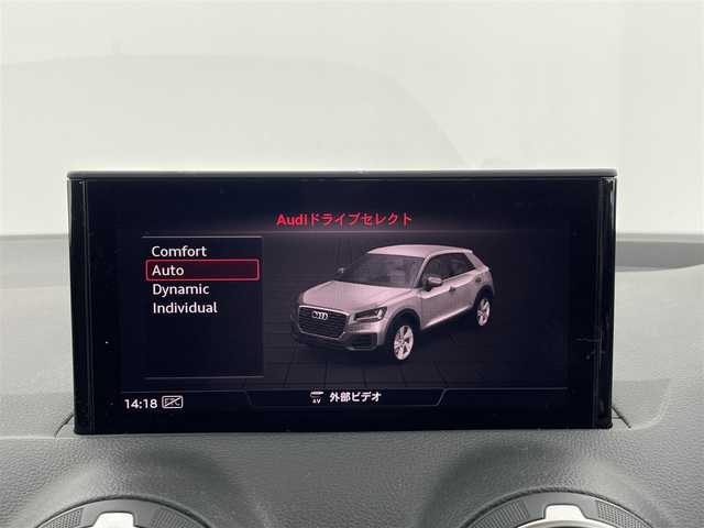 アウディ Ｑ２ 30TFSIスポーツ 群馬県 2020(令2)年 7.2万km グレイシアホワイトメタリック コンフォートパッケージ/・MMIナビゲーションシステム/・8.3インチカラーディスプレイ/・Audi connect/・スマートフィンインターフェイス/・TVチューナー/8スピーカー/・ETC車載器/Assistance＆safety/・アダプティブクルーズコントロール/・リヤビューカメラ/・エレクトロメカニカルパーキングブレーキ/・アウディホールドアシスト/・タイヤプレッシャーワーニング/・アドバンストキーシステム/アシスタンスパッケージ/・アウディアクティブレーンアシスト/・トラフィックジャムアシスト/・アウディサイドアシスト/・リヤクロストラフィックアシスト/・ハイビームアシスト/ ・アウディプレセンスベーシック/バーチャルコックピット/・12.3インチメーター/オートマチックテールゲート/LEDヘッドライト
