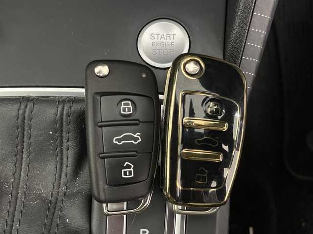 アウディ Ｑ２ 30TFSIスポーツ 群馬県 2020(令2)年 7.2万km グレイシアホワイトメタリック コンフォートパッケージ/・MMIナビゲーションシステム/・8.3インチカラーディスプレイ/・Audi connect/・スマートフィンインターフェイス/・TVチューナー/8スピーカー/・ETC車載器/Assistance＆safety/・アダプティブクルーズコントロール/・リヤビューカメラ/・エレクトロメカニカルパーキングブレーキ/・アウディホールドアシスト/・タイヤプレッシャーワーニング/・アドバンストキーシステム/アシスタンスパッケージ/・アウディアクティブレーンアシスト/・トラフィックジャムアシスト/・アウディサイドアシスト/・リヤクロストラフィックアシスト/・ハイビームアシスト/ ・アウディプレセンスベーシック/バーチャルコックピット/・12.3インチメーター/オートマチックテールゲート/LEDヘッドライト