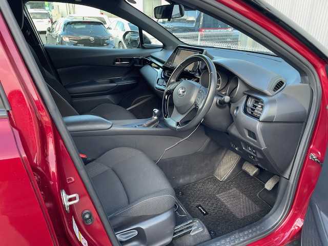 トヨタ Ｃ－ＨＲ S LEDパッケージ 青森県 2019(令1)年 7.6万km ブラック/センシュアルレッドマイカ 2トーン ワンオーナー/トヨタセーフティセンス/・プリクラッシュセーフティ/・レーントレーシングアシスト/・レーダークルーズコントロール/・オートマチックハイビーム/純正ナビ/【CD/DVD/フルセグ/SD/Bluetooth】/バックカメラ/ステアリングスイッチ/オートライト/フォグランプ/ビルトインETC/TOYO24年製サマータイヤ/取扱説明書/保証書