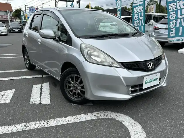 ホンダ フィット G 長野県 2011(平23)年 2万km アラバスターシルバーメタリック 社外スタッドレスタイヤ積み込み/ドアバイザー/純正オーディオ/バックカメラ/ABS/盗難防止装置
