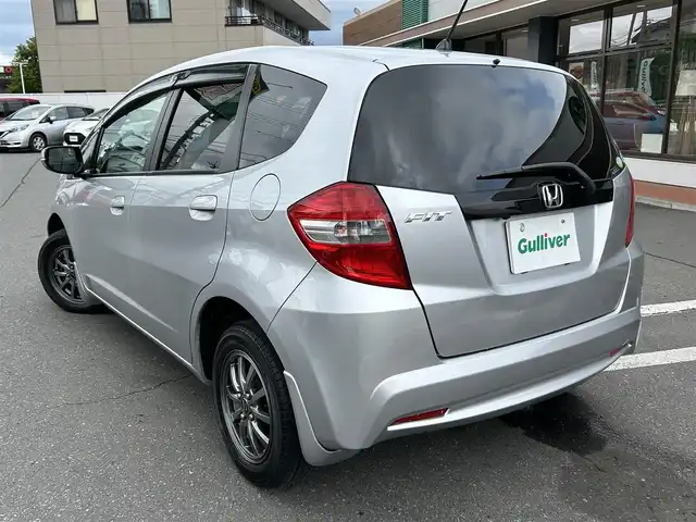 ホンダ フィット G 長野県 2011(平23)年 2万km アラバスターシルバーメタリック 社外スタッドレスタイヤ積み込み/ドアバイザー/純正オーディオ/バックカメラ/ABS/盗難防止装置