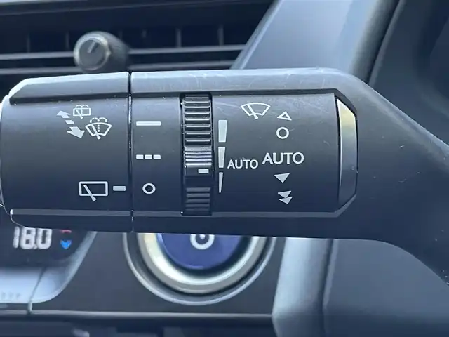 レクサス ＵＸ 250h バージョンC 島根県 2019(令1)年 5.2万km ブレージングカーネリアンコントラストレイヤリング 純正ナビ/CD/DVD/DTV/Bluetooth/USB/パノラミックビューモニター/レーダークルーズコントロール/白革シート/パワーシート/メモリーシート /シートヒーター /ステアリングヒーター/ステアリングスイッチ/クリアランスソナー /BSM/HUD/三眼LEDオートライト/オートマチックハイビーム /純正アルミホイール/アルミホイール付きスタッドレス積込/スマートキー/プッシュスタート /純正フロアマット/前後ドライブレコーダー/パワーバックドア
