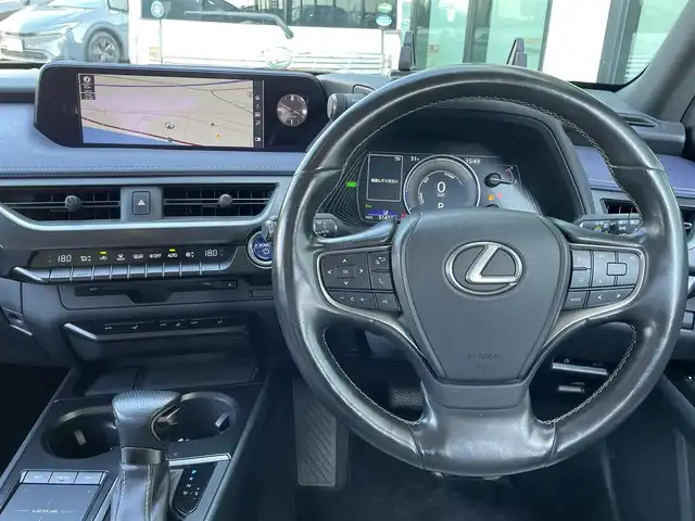 レクサス ＵＸ 250h バージョンC 島根県 2019(令1)年 5.2万km ブレージングカーネリアンコントラストレイヤリング 純正ナビ/CD/DVD/DTV/Bluetooth/USB/パノラミックビューモニター/レーダークルーズコントロール/白革シート/パワーシート/メモリーシート /シートヒーター /ステアリングヒーター/ステアリングスイッチ/クリアランスソナー /BSM/HUD/三眼LEDオートライト/オートマチックハイビーム /純正アルミホイール/アルミホイール付きスタッドレス積込/スマートキー/プッシュスタート /純正フロアマット/前後ドライブレコーダー/パワーバックドア