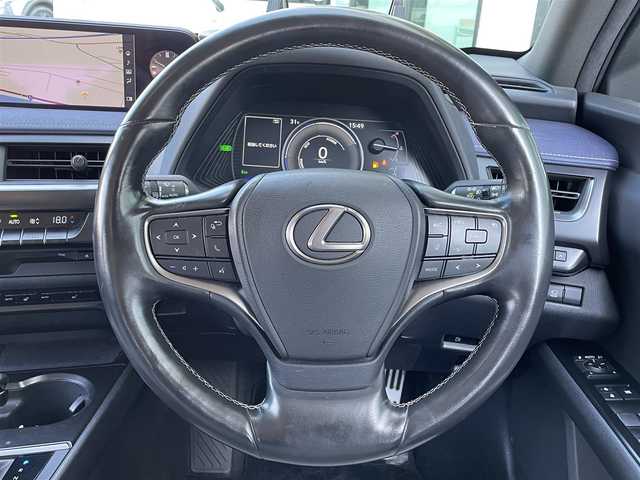 レクサス ＵＸ 250h バージョンC 島根県 2019(令1)年 5.2万km ブレージングカーネリアンコントラストレイヤリング 純正ナビ/CD/DVD/DTV/Bluetooth/USB/パノラミックビューモニター/レーダークルーズコントロール/白革シート/パワーシート/メモリーシート /シートヒーター /ステアリングヒーター/ステアリングスイッチ/クリアランスソナー /BSM/HUD/三眼LEDオートライト/オートマチックハイビーム /純正アルミホイール/アルミホイール付きスタッドレス積込/スマートキー/プッシュスタート /純正フロアマット/前後ドライブレコーダー/パワーバックドア