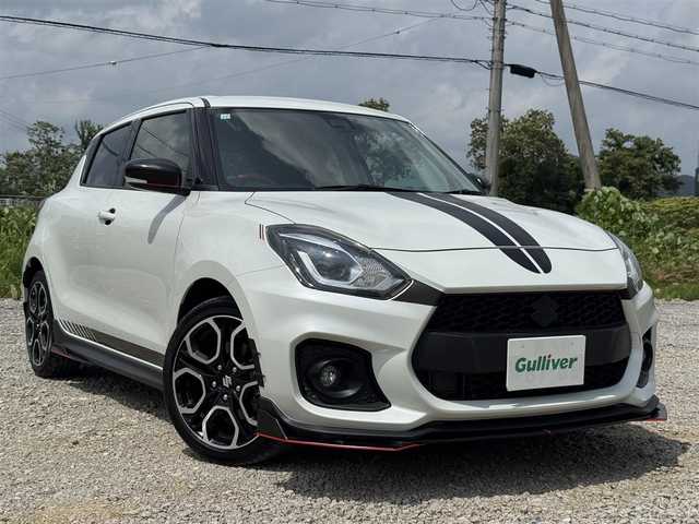 スズキ スイフト スポーツ 兵庫県 2023(令5)年 1.7万km ピュアホワイトP 社外エアロ（F.S.RU)/トラストブースト計/ディスプレイオーディオ/デジタルインナーミラー/バックカメラ/ドライブレコーダー前後/純正アルミホイール/セーフティサポート/クリアランスソナー/LEDヘッドライト/オートライト/ステアリングリモコン/レーダークルーズコントロール/ステアリングリモコン/シートヒーター