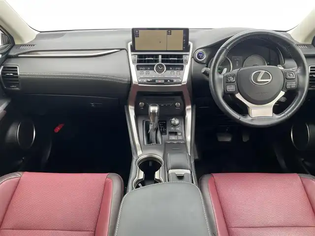 レクサス ＮＸ 300h バージョンL 福岡県 2017(平29)年 6.5万km グラファイトブラックガラスフレーク メーカーナビ/フルセグTV/CD/DVD/BT/SD/AUX/Miracast/バック/サイドカメラ/ＰＣＳ/ＬＤＡ/BSM/クリアランスソナー/赤レザー/ハンズフリーパワーバックドア/全席シートヒーター/前席エアシート/全席パワーシート/D席シートメモリー/ハンドルヒーター/レーダークルーズコントロール/LEDオートライト/オートハイビーム/フォグランプ/革巻きステアリング/パドルシフト/ビルトインETC2.0/AC100V/電動パーキング/ブレーキホールド/スマートキー/プッシュスタート