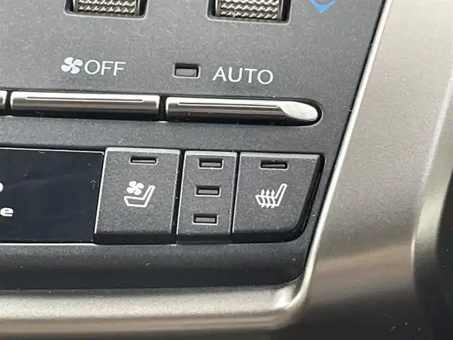 レクサス ＮＸ 300h バージョンL 福岡県 2017(平29)年 6.5万km グラファイトブラックガラスフレーク メーカーナビ/フルセグTV/CD/DVD/BT/SD/AUX/Miracast/バック/サイドカメラ/ＰＣＳ/ＬＤＡ/BSM/クリアランスソナー/赤レザー/ハンズフリーパワーバックドア/全席シートヒーター/前席エアシート/全席パワーシート/D席シートメモリー/ハンドルヒーター/レーダークルーズコントロール/LEDオートライト/オートハイビーム/フォグランプ/革巻きステアリング/パドルシフト/ビルトインETC2.0/AC100V/電動パーキング/ブレーキホールド/スマートキー/プッシュスタート