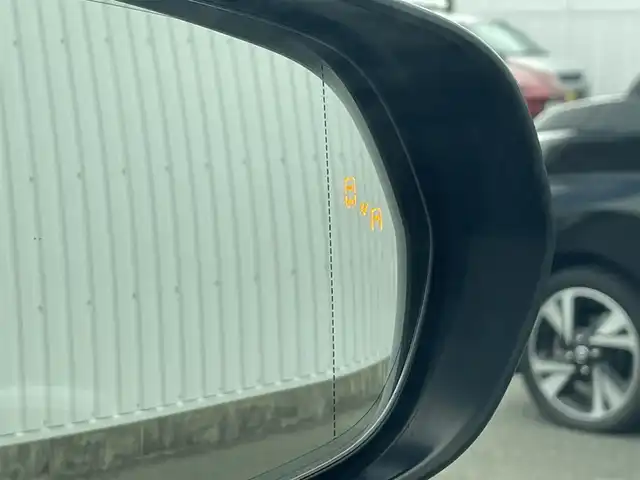 レクサス ＮＸ 300h バージョンL 福岡県 2017(平29)年 6.5万km グラファイトブラックガラスフレーク メーカーナビ/フルセグTV/CD/DVD/BT/SD/AUX/Miracast/バック/サイドカメラ/ＰＣＳ/ＬＤＡ/BSM/クリアランスソナー/赤レザー/ハンズフリーパワーバックドア/全席シートヒーター/前席エアシート/全席パワーシート/D席シートメモリー/ハンドルヒーター/レーダークルーズコントロール/LEDオートライト/オートハイビーム/フォグランプ/革巻きステアリング/パドルシフト/ビルトインETC2.0/AC100V/電動パーキング/ブレーキホールド/スマートキー/プッシュスタート