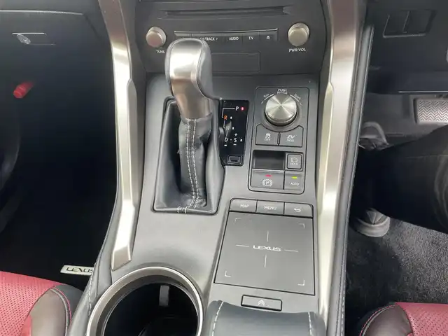 レクサス ＮＸ 300h バージョンL 福岡県 2017(平29)年 6.5万km グラファイトブラックガラスフレーク メーカーナビ/フルセグTV/CD/DVD/BT/SD/AUX/Miracast/バック/サイドカメラ/ＰＣＳ/ＬＤＡ/BSM/クリアランスソナー/赤レザー/ハンズフリーパワーバックドア/全席シートヒーター/前席エアシート/全席パワーシート/D席シートメモリー/ハンドルヒーター/レーダークルーズコントロール/LEDオートライト/オートハイビーム/フォグランプ/革巻きステアリング/パドルシフト/ビルトインETC2.0/AC100V/電動パーキング/ブレーキホールド/スマートキー/プッシュスタート