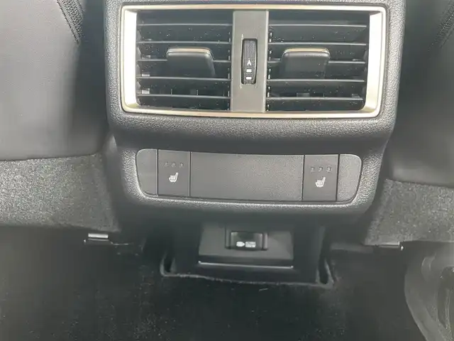 レクサス ＮＸ 300h バージョンL 福岡県 2017(平29)年 6.5万km グラファイトブラックガラスフレーク メーカーナビ/フルセグTV/CD/DVD/BT/SD/AUX/Miracast/バック/サイドカメラ/ＰＣＳ/ＬＤＡ/BSM/クリアランスソナー/赤レザー/ハンズフリーパワーバックドア/全席シートヒーター/前席エアシート/全席パワーシート/D席シートメモリー/ハンドルヒーター/レーダークルーズコントロール/LEDオートライト/オートハイビーム/フォグランプ/革巻きステアリング/パドルシフト/ビルトインETC2.0/AC100V/電動パーキング/ブレーキホールド/スマートキー/プッシュスタート