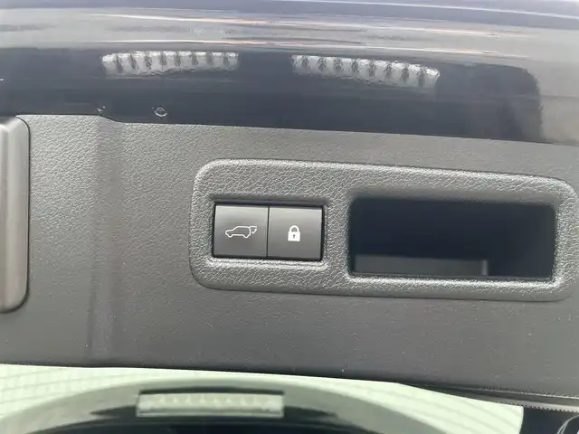 レクサス ＮＸ 300h バージョンL 福岡県 2017(平29)年 6.5万km グラファイトブラックガラスフレーク メーカーナビ/フルセグTV/CD/DVD/BT/SD/AUX/Miracast/バック/サイドカメラ/ＰＣＳ/ＬＤＡ/BSM/クリアランスソナー/赤レザー/ハンズフリーパワーバックドア/全席シートヒーター/前席エアシート/全席パワーシート/D席シートメモリー/ハンドルヒーター/レーダークルーズコントロール/LEDオートライト/オートハイビーム/フォグランプ/革巻きステアリング/パドルシフト/ビルトインETC2.0/AC100V/電動パーキング/ブレーキホールド/スマートキー/プッシュスタート