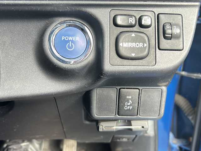 トヨタ アクア S 千葉県 2013(平25)年 12.5万km コバルトブルーメタリック 社外ナビゲーション/ＴＶ/ＣＤ、ＤＶＤ、ＡＵＸ、Ｂｌｕｅｔｏｏｔｈ/ＥＴＣ/バックカメラ/プッシュスタート/スマートキー/Ｗエアバッグ/純正アルミホイール/取扱説明書/保証書/記録簿