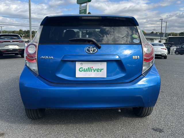 トヨタ アクア S 千葉県 2013(平25)年 12.5万km コバルトブルーメタリック 社外ナビゲーション/ＴＶ/ＣＤ、ＤＶＤ、ＡＵＸ、Ｂｌｕｅｔｏｏｔｈ/ＥＴＣ/バックカメラ/プッシュスタート/スマートキー/Ｗエアバッグ/純正アルミホイール/取扱説明書/保証書/記録簿