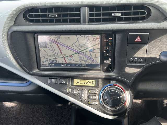 トヨタ アクア S 千葉県 2013(平25)年 12.5万km コバルトブルーメタリック 社外ナビゲーション/ＴＶ/ＣＤ、ＤＶＤ、ＡＵＸ、Ｂｌｕｅｔｏｏｔｈ/ＥＴＣ/バックカメラ/プッシュスタート/スマートキー/Ｗエアバッグ/純正アルミホイール/取扱説明書/保証書/記録簿