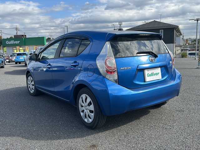 トヨタ アクア S 千葉県 2013(平25)年 12.5万km コバルトブルーメタリック 社外ナビゲーション/ＴＶ/ＣＤ、ＤＶＤ、ＡＵＸ、Ｂｌｕｅｔｏｏｔｈ/ＥＴＣ/バックカメラ/プッシュスタート/スマートキー/Ｗエアバッグ/純正アルミホイール/取扱説明書/保証書/記録簿