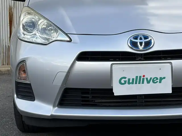 トヨタ アクア S 三重県 2014(平26)年 6.9万km シルバーM ♪走行68328km/♪車検 令和9年3月17日迄/スマートキー×2/プッシュスタート/コーナーセンサー/純正ナビ/・CD・SD・AUX・TV/・Bluetoothオーディオ/・バックカメラ/ウィンカーミラー/電格ミラー/ヘッドライトレベライザー/プライバシーガラス/フロアマット/ドアバイザー/ETC