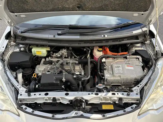 トヨタ アクア S 三重県 2014(平26)年 6.9万km シルバーM ♪走行68328km/♪車検 令和9年3月17日迄/スマートキー×2/プッシュスタート/コーナーセンサー/純正ナビ/・CD・SD・AUX・TV/・Bluetoothオーディオ/・バックカメラ/ウィンカーミラー/電格ミラー/ヘッドライトレベライザー/プライバシーガラス/フロアマット/ドアバイザー/ETC