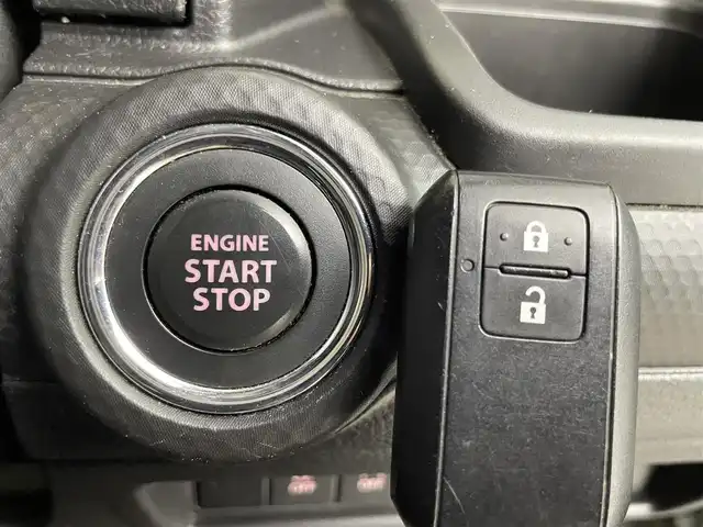 スズキ クロスビー HYBRID MZ 群馬県 2021(令3)年 6.9万km タフカーキパールメタリック/ブラック2トーン 禁煙車　衝突軽減　レーダークルーズ　誤発進抑制　レーンキープ　オートハイビーム　後コーナーセンサー　パドルシフト　ＬＥＤヘッド　ＬＥＤフォグ　シートヒーター　ビルトインＥＴＣ２．０　プッシュスタート