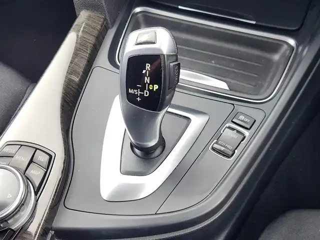 ＢＭＷ ３２０ｉ ツーリング ラグジュアリー 愛知県 2014(平26)年 8.7万km ミネラルホワイト ナビ　/バックカメラ　/クルコン　/パワーシート　/ビルトＥＴＣ　/パワー/バックドア　/ＭＴモード　/プッシュスタート　/ＡＵＸ　/ＵＳＢ　/ルーフレール　/フロアマット　/アルミホイール　/スマートキー　/保証書　/取説　/記録簿