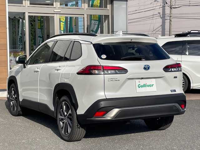 トヨタ カローラ クロス ハイブリッド Z 埼玉県 2023(令5)年 0.3万km プラチナホワイトパールマイカ 純正ナビ（Ｂｌｕｅｔｏｏｔｈ、ＣＤ、ＤＶＤ）/全方位カメラ/ＥＴＣ2.0/前後ドラレコ/デジタルインナーミラー/追従走行有クルコン/D席パワーシート/D＋N席シートヒーター/オートライト/オートマチックハイビーム/USB入力端子/衝突被害軽減システム/ダブルエアバッグ/レーンキープアシスト/横滑り防止装置/前後コーナーセンサー/LEDヘッド/純正フロアマット/純正アルミ/電動リアゲート/ハーフレザーシート/スペアキー/ナビ取扱説明書/保証書/取扱説明書/プッシュスタート