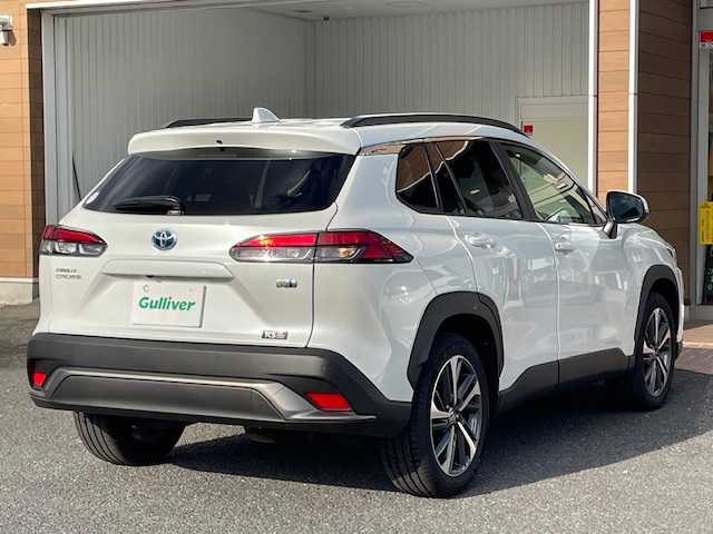 トヨタ カローラ クロス ハイブリッド Z 埼玉県 2023(令5)年 0.3万km プラチナホワイトパールマイカ 純正ナビ（Ｂｌｕｅｔｏｏｔｈ、ＣＤ、ＤＶＤ）/全方位カメラ/ＥＴＣ2.0/前後ドラレコ/デジタルインナーミラー/追従走行有クルコン/D席パワーシート/D＋N席シートヒーター/オートライト/オートマチックハイビーム/USB入力端子/衝突被害軽減システム/ダブルエアバッグ/レーンキープアシスト/横滑り防止装置/前後コーナーセンサー/LEDヘッド/純正フロアマット/純正アルミ/電動リアゲート/ハーフレザーシート/スペアキー/ナビ取扱説明書/保証書/取扱説明書/プッシュスタート