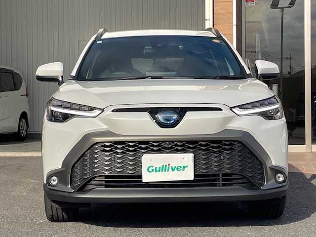 トヨタ カローラ クロス ハイブリッド Z 埼玉県 2023(令5)年 0.3万km プラチナホワイトパールマイカ 純正ナビ（Ｂｌｕｅｔｏｏｔｈ、ＣＤ、ＤＶＤ）/全方位カメラ/ＥＴＣ2.0/前後ドラレコ/デジタルインナーミラー/追従走行有クルコン/D席パワーシート/D＋N席シートヒーター/オートライト/オートマチックハイビーム/USB入力端子/衝突被害軽減システム/ダブルエアバッグ/レーンキープアシスト/横滑り防止装置/前後コーナーセンサー/LEDヘッド/純正フロアマット/純正アルミ/電動リアゲート/ハーフレザーシート/スペアキー/ナビ取扱説明書/保証書/取扱説明書/プッシュスタート
