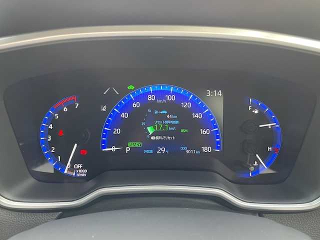トヨタ カローラ クロス ハイブリッド Z 埼玉県 2023(令5)年 0.3万km プラチナホワイトパールマイカ 純正ナビ（Ｂｌｕｅｔｏｏｔｈ、ＣＤ、ＤＶＤ）/全方位カメラ/ＥＴＣ2.0/前後ドラレコ/デジタルインナーミラー/追従走行有クルコン/D席パワーシート/D＋N席シートヒーター/オートライト/オートマチックハイビーム/USB入力端子/衝突被害軽減システム/ダブルエアバッグ/レーンキープアシスト/横滑り防止装置/前後コーナーセンサー/LEDヘッド/純正フロアマット/純正アルミ/電動リアゲート/ハーフレザーシート/スペアキー/ナビ取扱説明書/保証書/取扱説明書/プッシュスタート