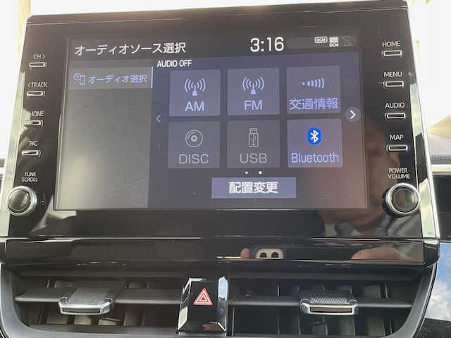 トヨタ カローラ クロス ハイブリッド Z 埼玉県 2023(令5)年 0.3万km プラチナホワイトパールマイカ 純正ナビ（Ｂｌｕｅｔｏｏｔｈ、ＣＤ、ＤＶＤ）/全方位カメラ/ＥＴＣ2.0/前後ドラレコ/デジタルインナーミラー/追従走行有クルコン/D席パワーシート/D＋N席シートヒーター/オートライト/オートマチックハイビーム/USB入力端子/衝突被害軽減システム/ダブルエアバッグ/レーンキープアシスト/横滑り防止装置/前後コーナーセンサー/LEDヘッド/純正フロアマット/純正アルミ/電動リアゲート/ハーフレザーシート/スペアキー/ナビ取扱説明書/保証書/取扱説明書/プッシュスタート