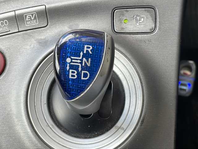 トヨタ プリウス G ツーリングセレクション 長野県 2012(平24)年 12.1万km シルバーM 純正メモリナビ（NSCP-W62）/・CD/Bluetooth/ワンセグTV/バックカメラ/ETC/社外15インチAW/ワイパーデアイサー/運転席パワーシート/クルーズコントロール/純正フロアマット/LEDオートライト/プッシュスタート/スマートキー/スペアキー/取扱説明書/保証書