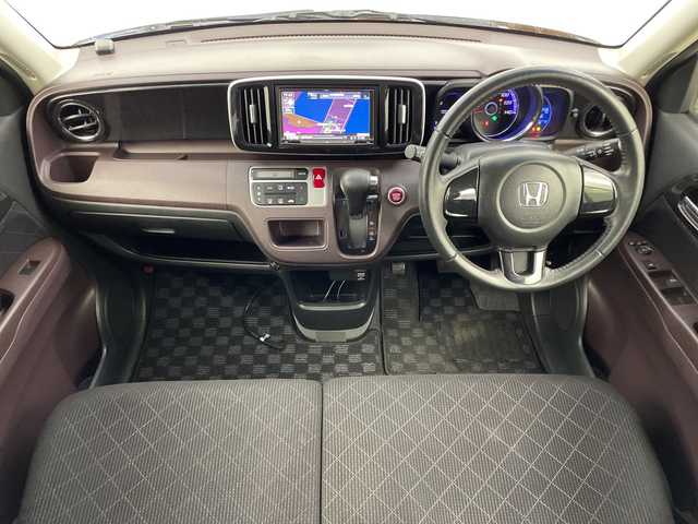 ホンダ Ｎ ＯＮＥ プレミアム Lパッケージ 鹿児島県 2013(平25)年 7.1万km プレミアムホワイトパール 社外ナビ/(Bluetooth/DVD/CD/FM/AM)/キセノンヘッドライト/フォグランプ/オートライト/純正14インチAW/革巻きステアリング/シートリフター/電動格納ミラー/ETC/スマートキ-