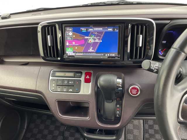 ホンダ Ｎ ＯＮＥ プレミアム Lパッケージ 鹿児島県 2013(平25)年 7.1万km プレミアムホワイトパール 社外ナビ/(Bluetooth/DVD/CD/FM/AM)/キセノンヘッドライト/フォグランプ/オートライト/純正14インチAW/革巻きステアリング/シートリフター/電動格納ミラー/ETC/スマートキ-