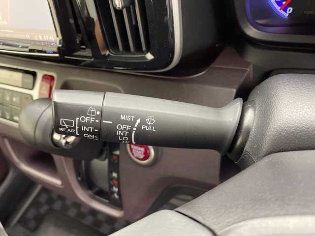 ホンダ Ｎ ＯＮＥ プレミアム Lパッケージ 鹿児島県 2013(平25)年 7.1万km プレミアムホワイトパール 社外ナビ/(Bluetooth/DVD/CD/FM/AM)/キセノンヘッドライト/フォグランプ/オートライト/純正14インチAW/革巻きステアリング/シートリフター/電動格納ミラー/ETC/スマートキ-