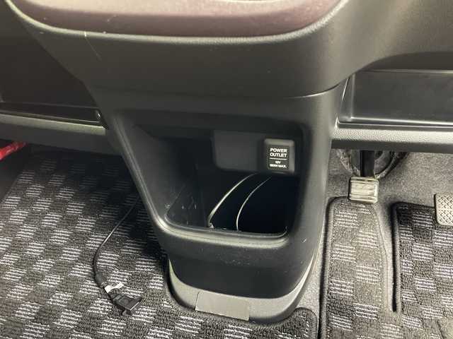 ホンダ Ｎ ＯＮＥ プレミアム Lパッケージ 鹿児島県 2013(平25)年 7.1万km プレミアムホワイトパール 社外ナビ/(Bluetooth/DVD/CD/FM/AM)/キセノンヘッドライト/フォグランプ/オートライト/純正14インチAW/革巻きステアリング/シートリフター/電動格納ミラー/ETC/スマートキ-